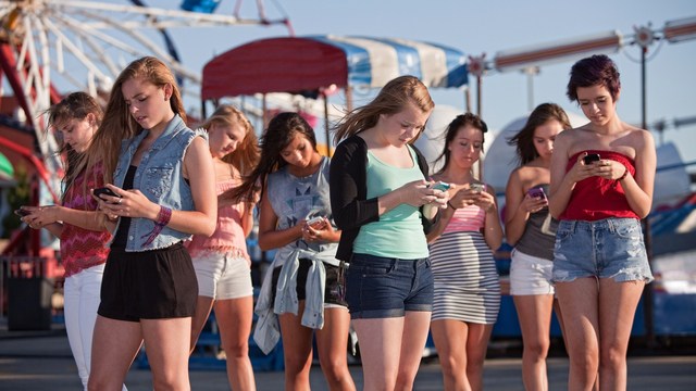 Подростки тысячами бегут из фейсбук